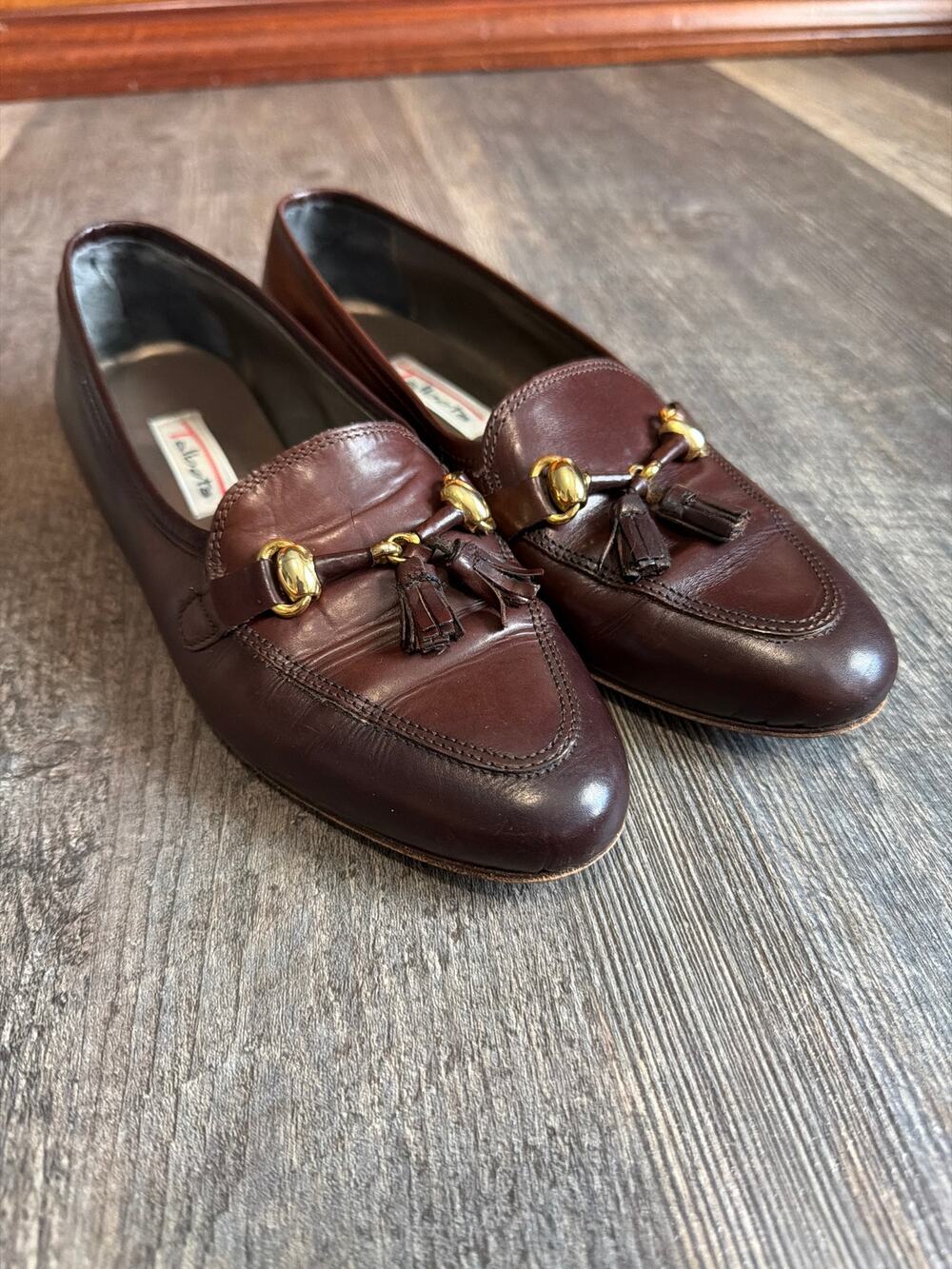 Vintage Talbots women’s brown leather loafers gold-tone tassel accents, 6M